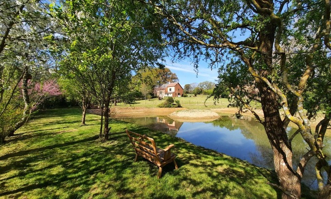 Bazaiges Cabaña | Casa de Campo con Jardín, Terraza y Vistas al Lago en Indre, Berry