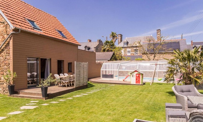 Pontorson Cabaña | Casa acogedora con piscina climatizada y jardín près del Mont Saint-Michel