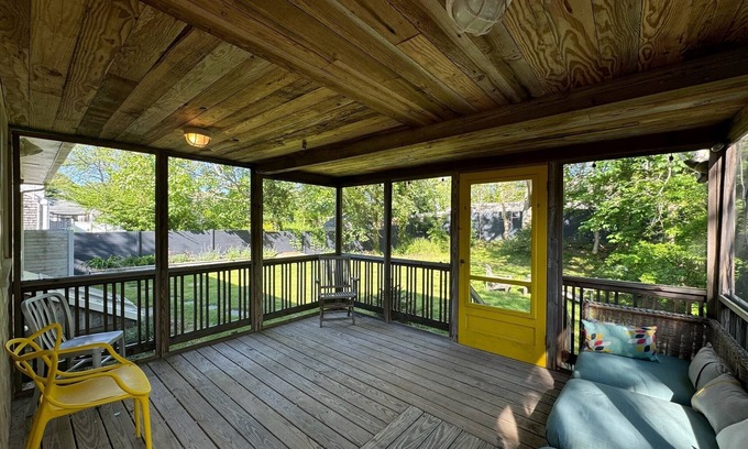 Vineyard Haven Cabaña | Charming Cottage with Garden, Screened Porch, Outdoor Shower - Walk to Downtown!