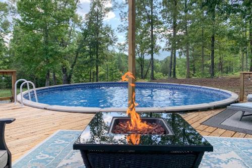 Chickamauga Casa | Charming Cottage with Hot Tub 15 Mi to Chattanooga!
