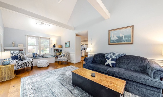 Falmouth Heights Casa | Charming cottage with deck, yard, & AC - walk to beach, Main Street, & ferry