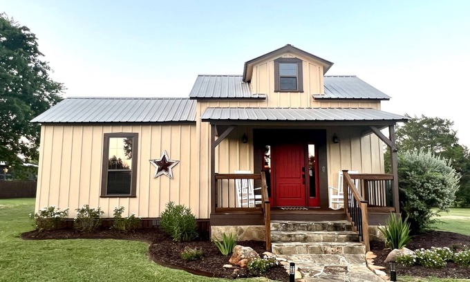 Fayetteville Cabina | Charming Country Cabin in Quaint Texas Town