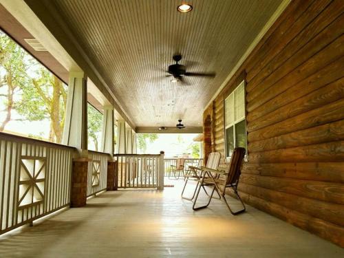 Saint Elmo Casa | Charming Country Cabin with Self Check In