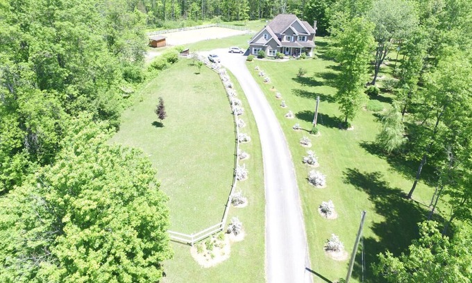 Cedarville Casa | Charming Country home across the road from Lake Memphremagog