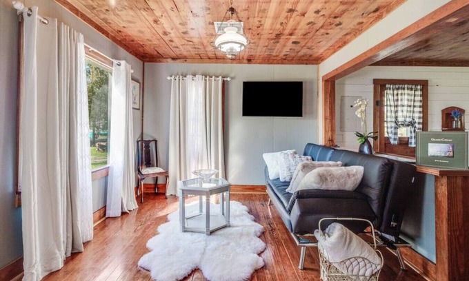Sunset Casa | Charming Country Retreat