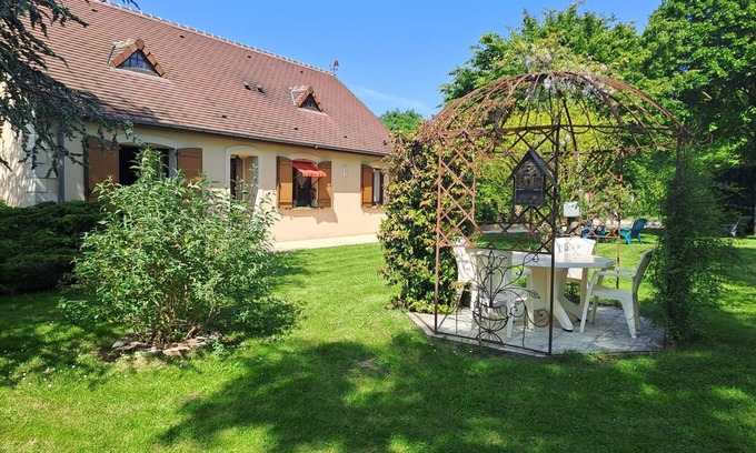 Le Merlerault Cabaña | Casa de Campo Tranquila con Jardín, WIFI y Cerca del Haras del Pin