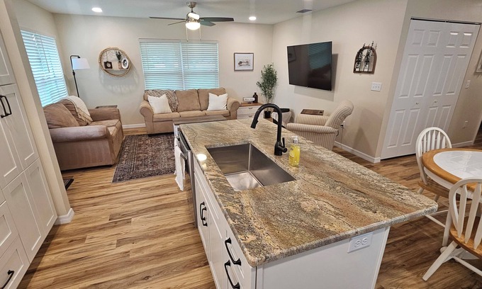 Palmetto Casa | Charming County Cottage - 5 Star Rated on Leading Vacation Rental Platform!