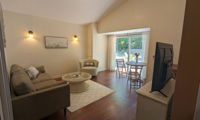 Shelby Cabaña | Charming Couple's Cottage close to Lake Michigan, Silver lake, and Stoney Lake