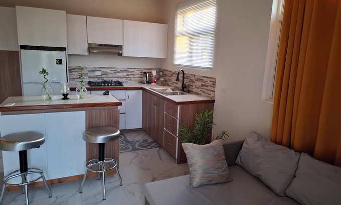 West Coast Apartamento | Charming cozy 1-bedroom apartment in fabulous Cottage St. George with WiFi, AC
