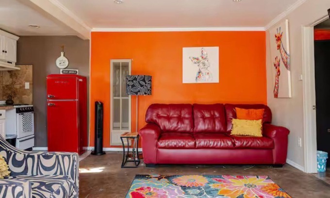 Leimert Park Cabaña | Charming Cozy 2-bedroom cottage in amazing Los Angeles with WiFi, AC