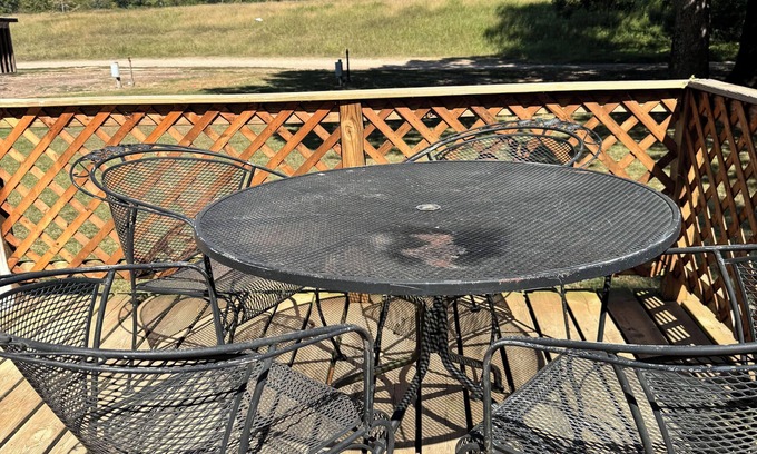 Tahlequah Casa | Charming Cozy 2-bedroom Riverside Home in fabulous Tahlequah with AC, WiFi