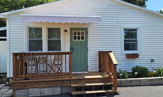 Carlisle Cabaña | Charming, Cozy and Clean Cottage in Carlisle