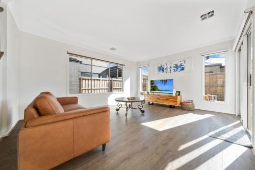Berwick Casa | Charming Cozy Stylish Unique Retreat, Steps from Alira Village Mall, Park