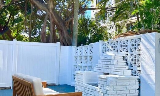 Lauderdale Beach Cabaña | Charming & Cozy Cottage 2 min walk 2 the Beach