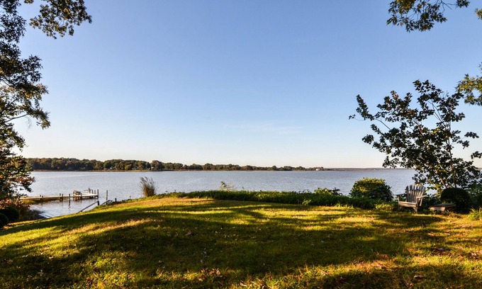 Millers Tavern Cabaña | Charming Cozy Cottage on the Rappahannock w/ private pier & expansive views!