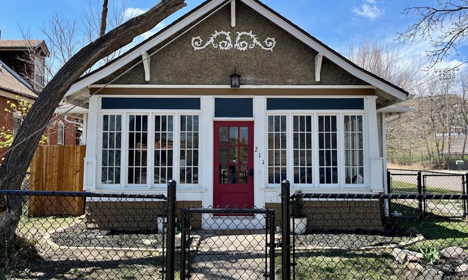 Trinidad Casa | Charming & Cozy Craftsman: AC/Heat + Pets Free!