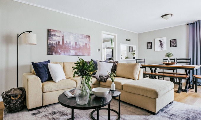 Homewood Casa | Charming & Cozy Getaway - A Heroic Stay Awaits!