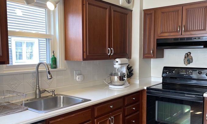 Rocky River Casa | Charming Cozy Home in Heart of Rocky River in Direct Solar Eclipse Path
