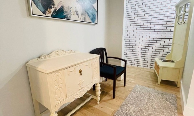 Columbia Condominio | Charming Cozy Modern 2-Bedroom condo