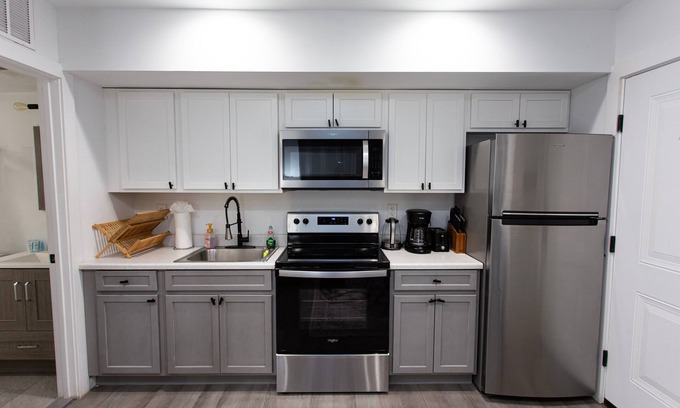 Petworth Cama Y Desayuno | Charming, Cozy space steps from great restaurants!