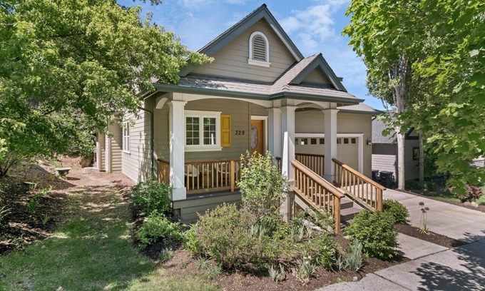 Southern Crossing Casa | Charming Craftsman short walk Old Mill river path
