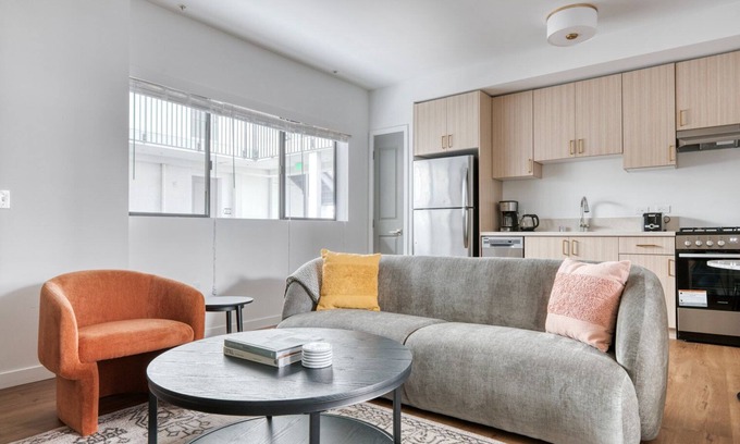 Palms Apartamento | Charming Culver City 1BR w/ Roof Lounge & Gym, nr 405, by Blueground