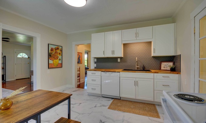 Danville Casa | Charming Danville Home: 1/2 Mi to Caesars Virginia