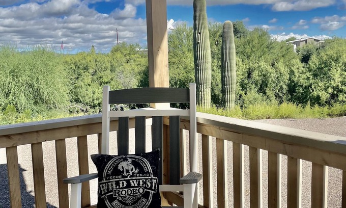 Catalina Otro | Charming Desert Ranch House with Local Western Flair