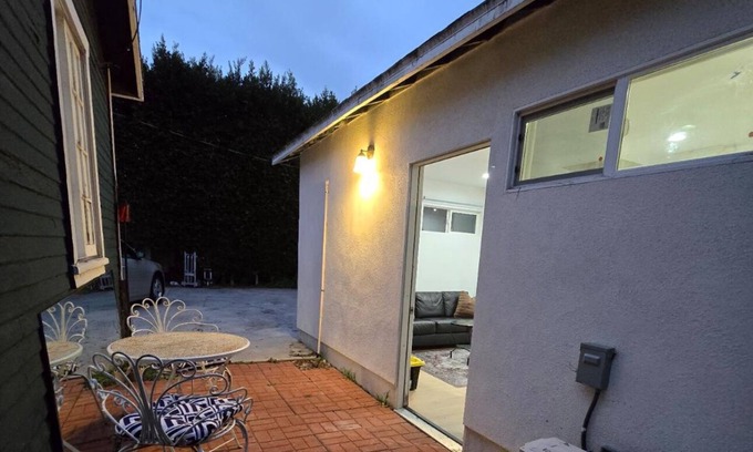 Pico-Union Apartamento | Charming detached guesthouse with WiFi and AC in delightful Los Angeles