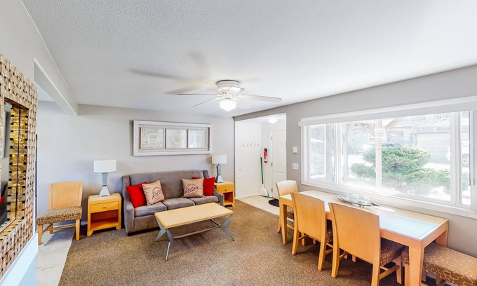 Downtown Cannon Beach Casa | cabaña encantador, agradable para perros con serenas vistas al mar y fácil acceso a la playa