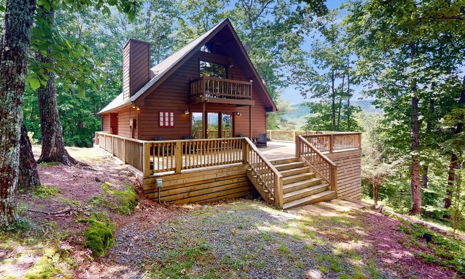 Ellijay Casa | Charming dog-friendly house with hot tub and gas fireplace