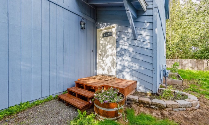 Sand Lake Casa | Charming dog-friendly home with a yard, grill, washer/dryer & cable