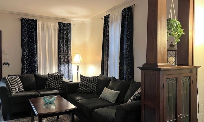 La Salle Casa | Charming dog-friendly bungalow near Starved Rock