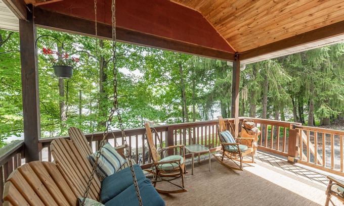 Thayerville Casa | Charming Dog Friendly Cottage w/ Dock & Fire Pit