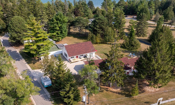 Jacksonport Cabaña | Charming Door County cottage steps from Lake Michigan Beach in Jacksonport WI