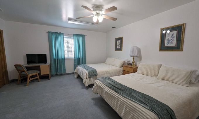 Hot Springs Cabina | Charming Double Room - Room 134