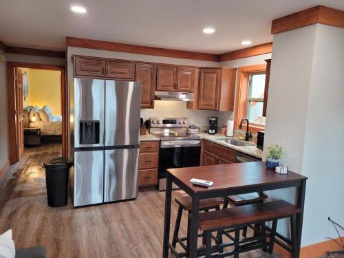 Bryson City Apartamento | Charming Downtown Bryson City SkyLoft Apt 2 - Perfect for Couples!