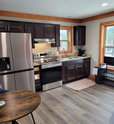 Bryson City Apartamento | Charming Downtown Bryson City SkyLoft Studio 3 - Perfect for Couples