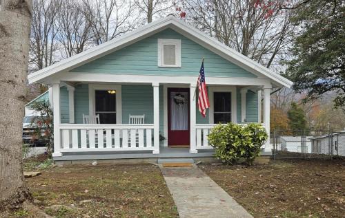 Andrews Casa | Charming Downtown Bungalow I Explore-Shop-Eat