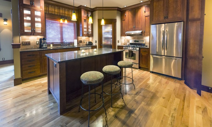 Frankfort Condominio | Charming Downtown Frankfort Condo overlooking Betsie Bay