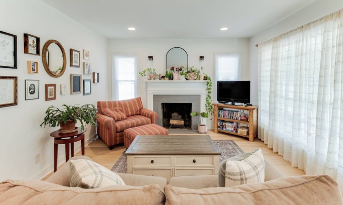Northport Casa | Charming Downtown Retreat: Modern Comforts in the Heart of Northport