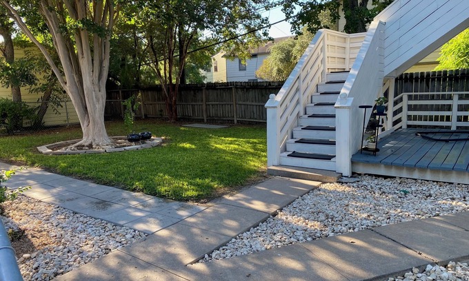 Del Mar Apartamento | Charming duplex - convenient, comfortable, Close to It All. Beach, Work & Play!