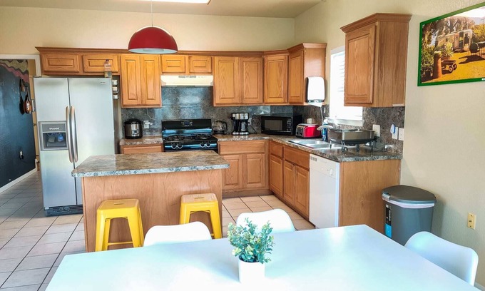 East MLK Casa | Charming East Austin Retreat - Minutes from Downtown!!