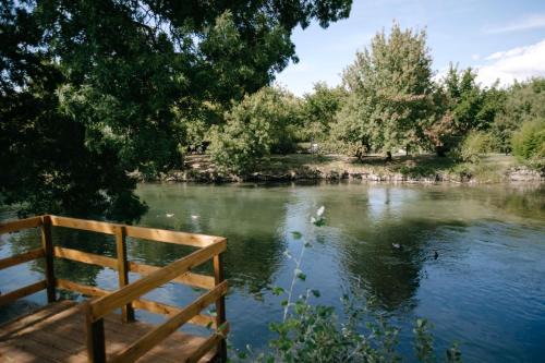 Le Thor Casa | Charming ecolodge with private access to the river