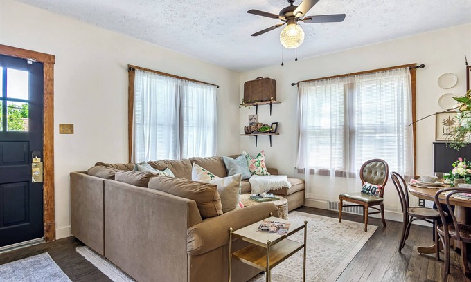 Edwardsville Casa | Charming Edwardsville Home: Walk to Downtown!