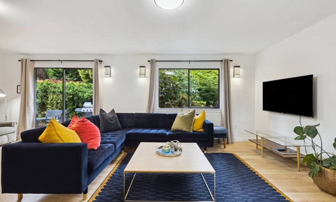 Upper Lonsdale Casa | Charming Entire Family Home in North Vancouver