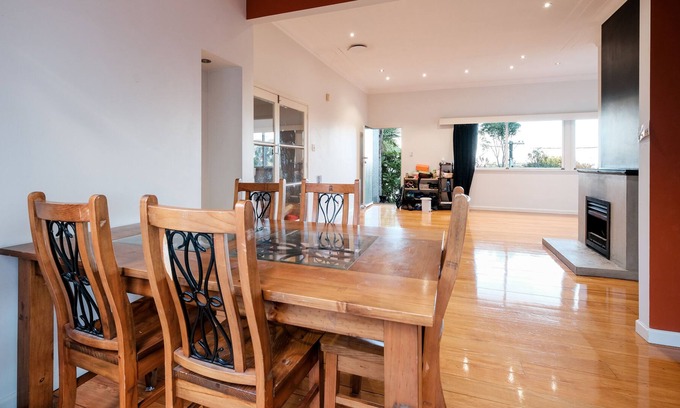 Greenlane Casa | Charming Entire Greenlane House