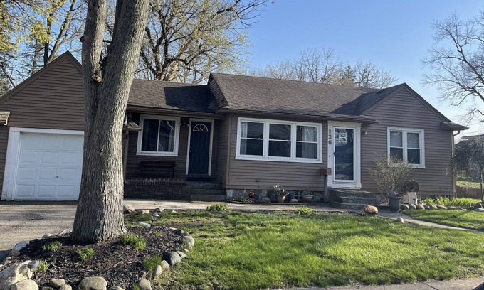Rochester Casa | Charming Entire Ranch in Rochester Downtown