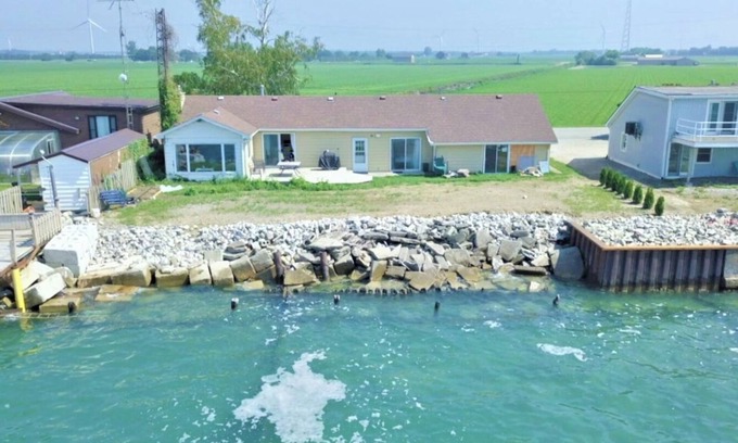 Harwich Casa | Charming Erie Water Front Cottage!!