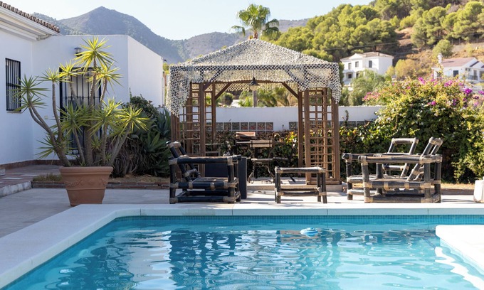 Alhaurín de la Torre Chalet De Esquí | Charming villa with pool, views and unique style.